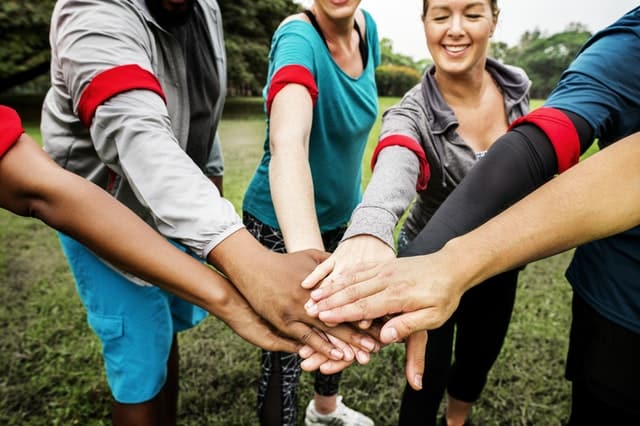 Wonderbaar Teambuilding activiteiten beleven? Voorbeelden, voor grote groepen GP-59